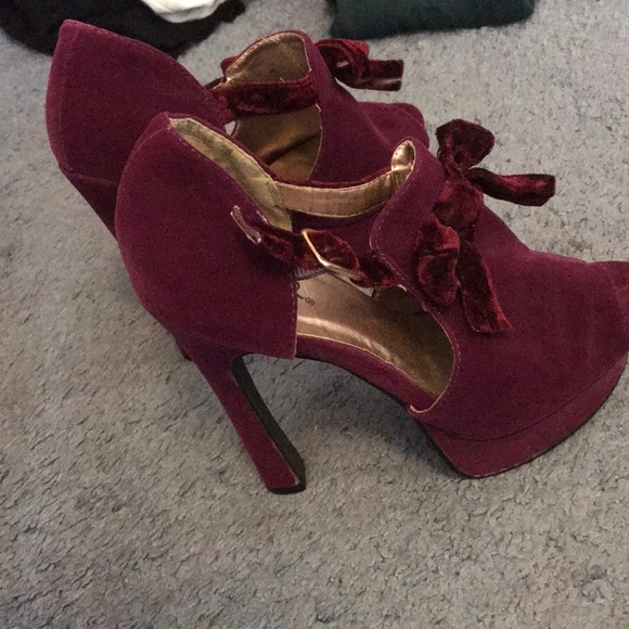 High-heels - Picture 2 of 2